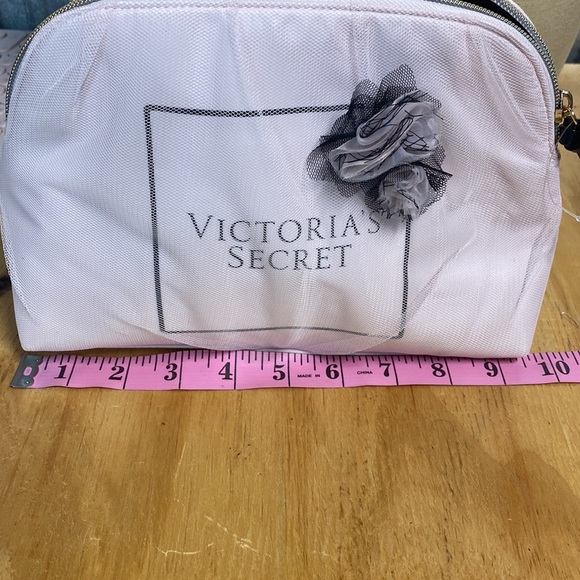 VICTORIA SECRETS VANITY BAG - Picture 2 of 5